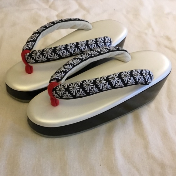 Japanese sandals - Picture 2 of 4